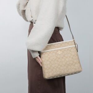 Coach Tan white Signature Crossbody Bag handbag F58285 cream beige purse  Design